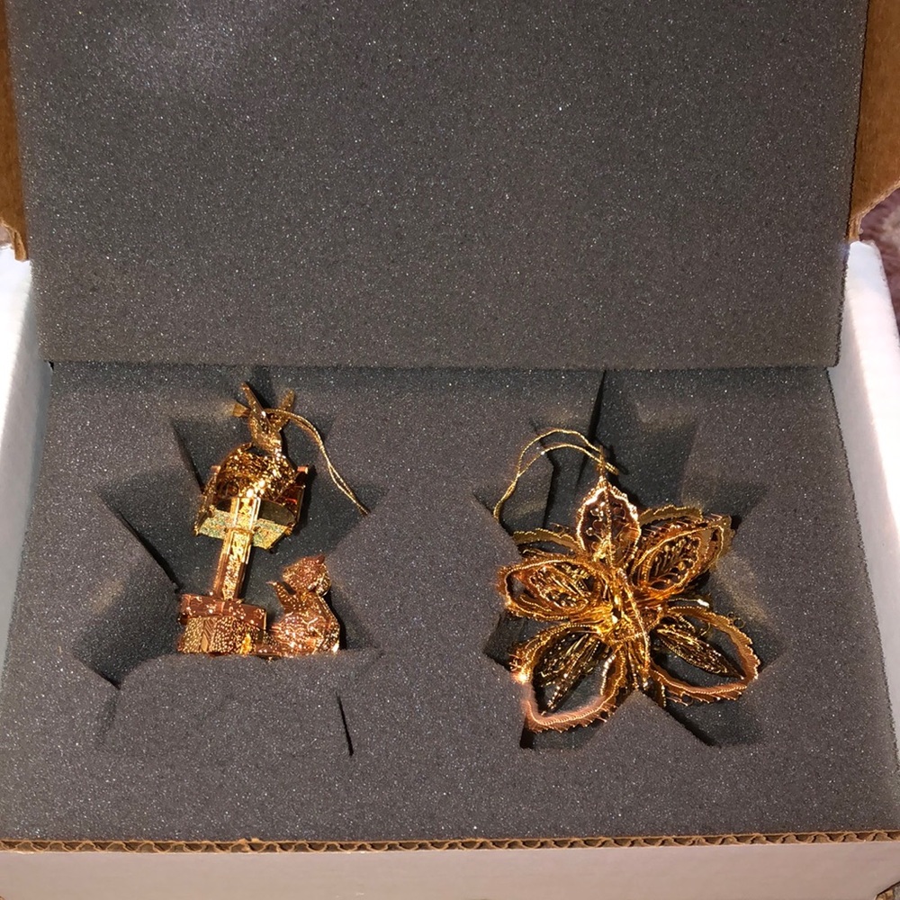 Special Delivery/Winter Snowflake ornament set